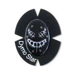 Schwarz farbig ovaler Titan Knieschleifer mit einem weißen Venom Gesicht. Das Klettpad besteht aus Wildleder mit einem DymoStar Schriftzug in weiß.