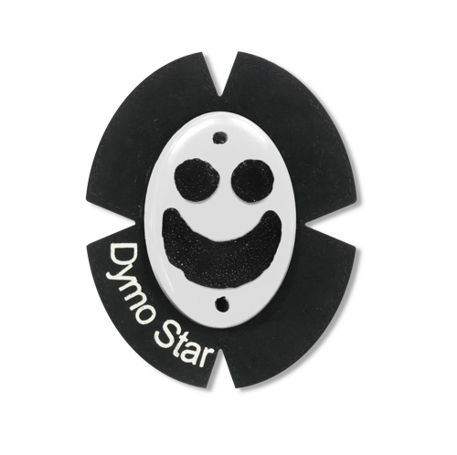 Weißer Kunststoff Knieschleifer mit Titan und einem schwarzen Smiley Gesicht. Das runde Klettpad besteht aus schwarzem Wildleder und einem weißen Schriftzug DymoStar
